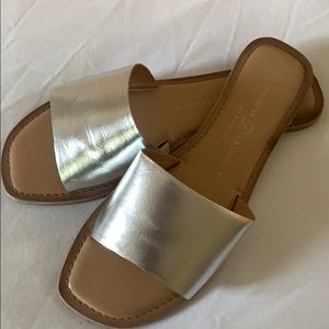 NWB Chinese Laundry Silver Slides